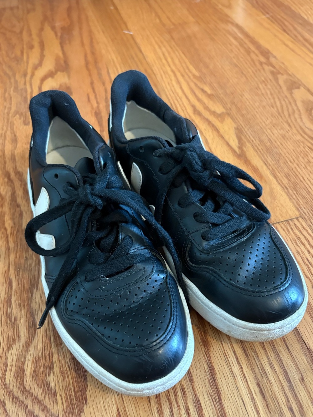 Veja Kids Black and White Lace-Up Sneakers Size 4 Unisex Classic Minimalist
